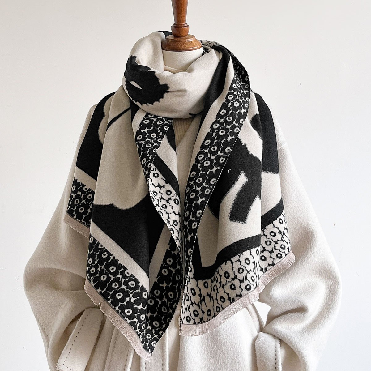 Szal damski, duży wzór kwiatow – Cashmere Scarf recenzja i cena